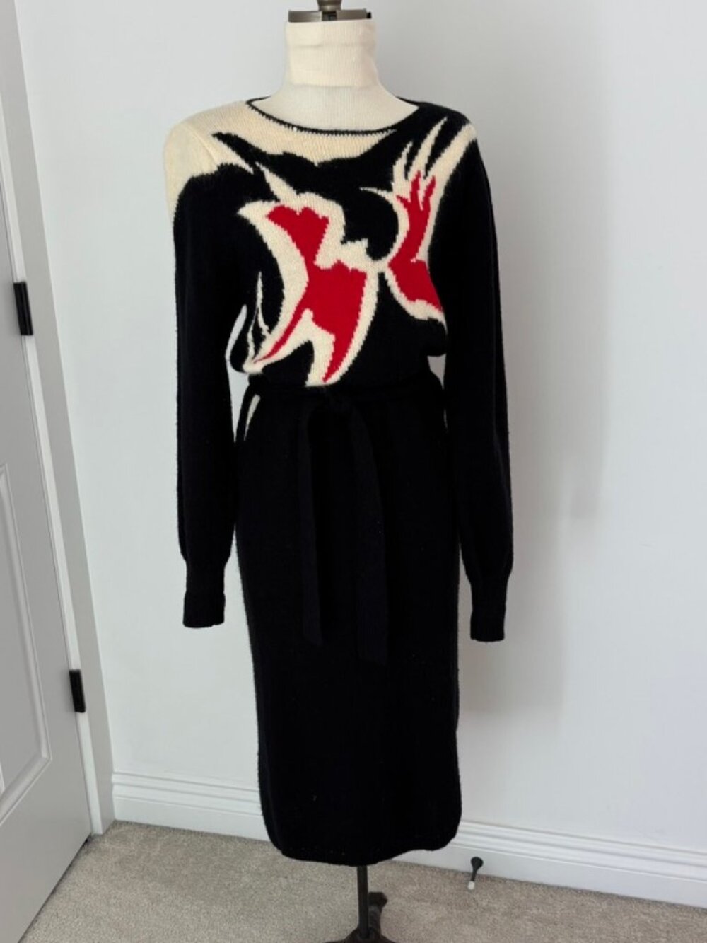 Vintage 80s John Richard long-sleeve sweater dress in black with red design M
